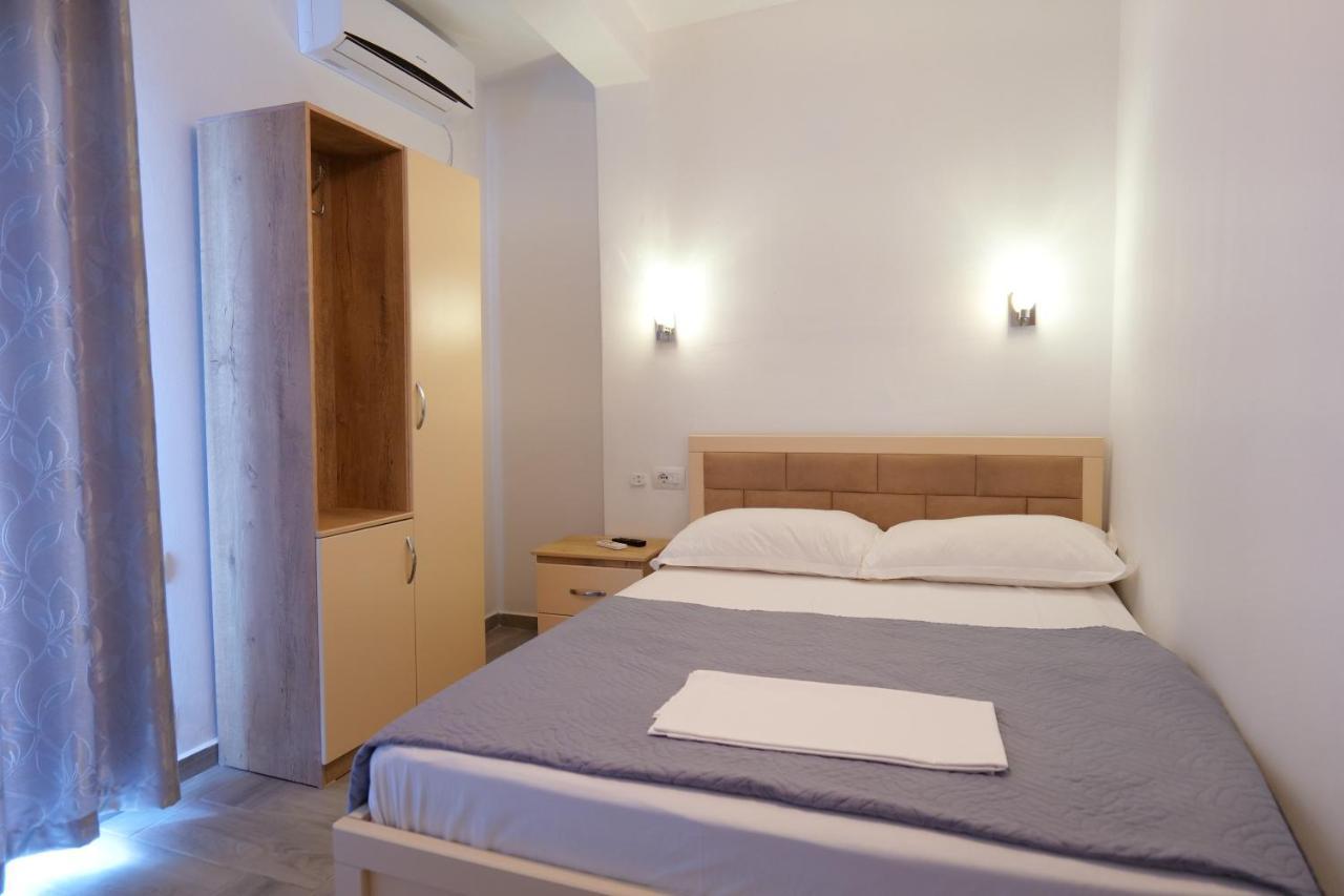 Hotel Villa Adrian Ксамил Экстерьер фото