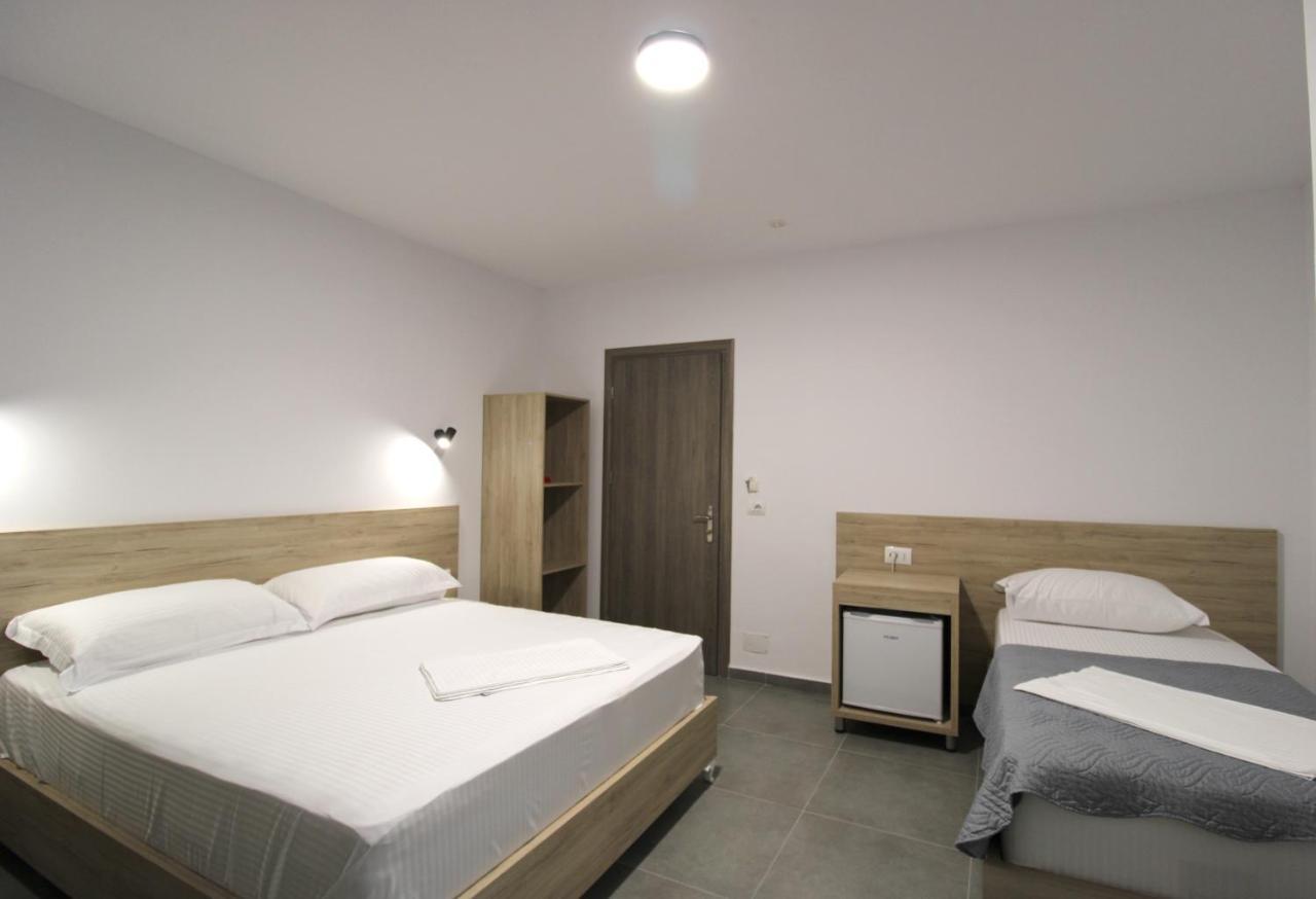 Hotel Villa Adrian Ксамил Экстерьер фото